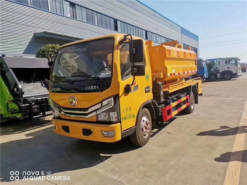 藍(lán)牌東風(fēng)小多利卡清洗吸污車驚爆價(jià)發(fā)售