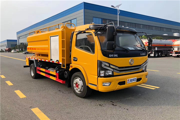 可以上藍牌環(huán)保免征齊全的東風(fēng)吸污吸糞車