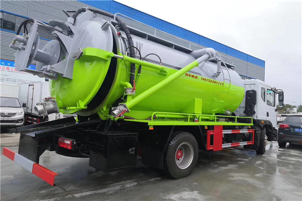 環保時代新風口？清洗吸污車吸睛更"吸金"