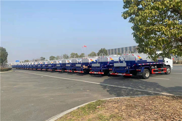 20臺防疫消毒灑水車遠赴它國整裝待發！祝司機朋友們一路順風，祝異國朋友用車愉快