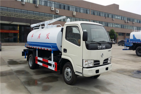 科學(xué)新農(nóng)村，普及推廣凱馬小型吸糞車，養(yǎng)豬養(yǎng)雞的樂了！