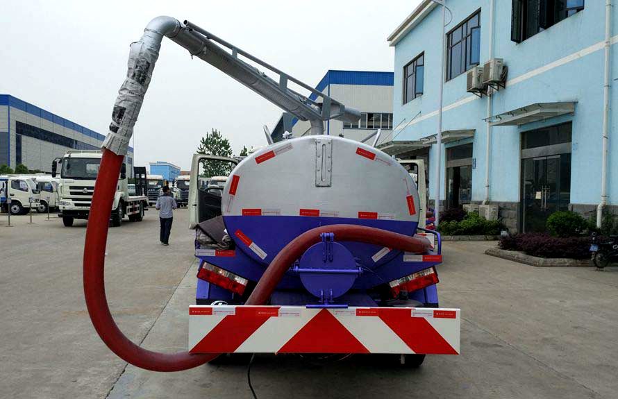 性價(jià)之王國六東風(fēng)福瑞卡吸糞車