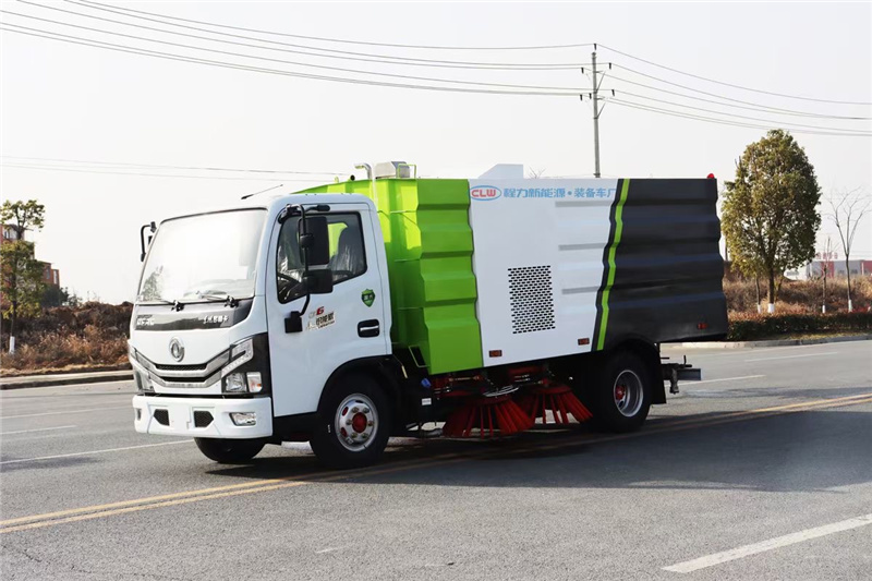 東風(fēng)小多利卡掃路車買一臺車一年就能回本，縮減人工成本、管理成本，您還在等什么呢