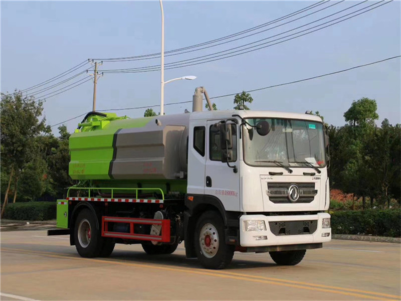 東風(fēng)多利卡吸污車采用真空吸污系統(tǒng)進(jìn)行機(jī)械化自吸自排操作