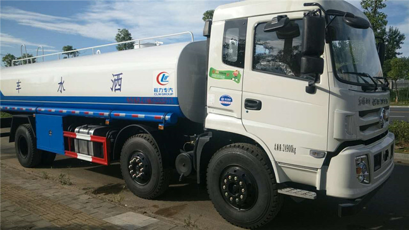 東風(fēng)D9灑水車綠化及抑塵功能，整車外形經(jīng)典，動力性強