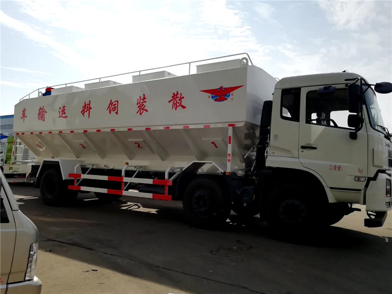 東風天龍前四后八散裝飼料運輸車可獨立控制各分倉卸料順序和速度