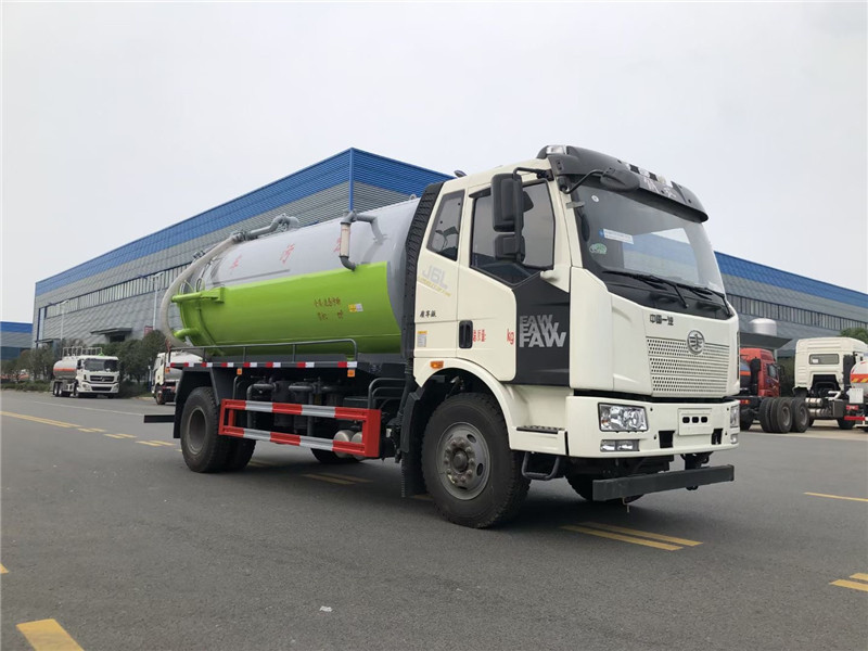 解放國(guó)六吸污車管路設(shè)計(jì)新穎合理,便于安裝和維修,操作大大簡(jiǎn)化