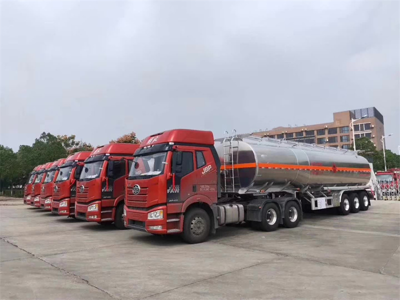 解放J6P460馬力，標載33噸鋁合金半掛運油車茂名批量發(fā)車