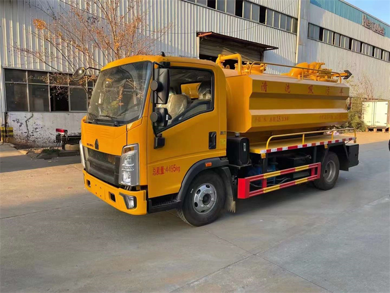 藍(lán)牌重汽豪沃輕卡清洗吸污車