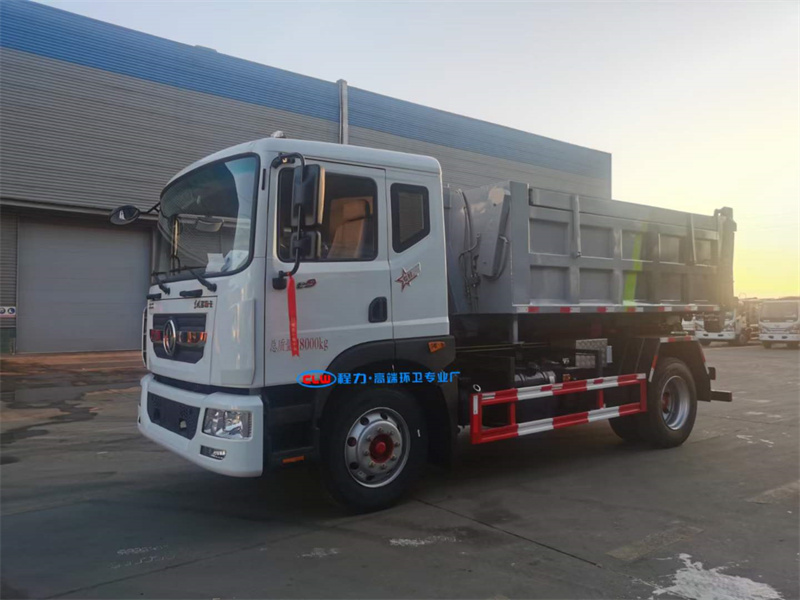 國(guó)六東風(fēng)D9鉤臂垃圾車配10方垃圾箱