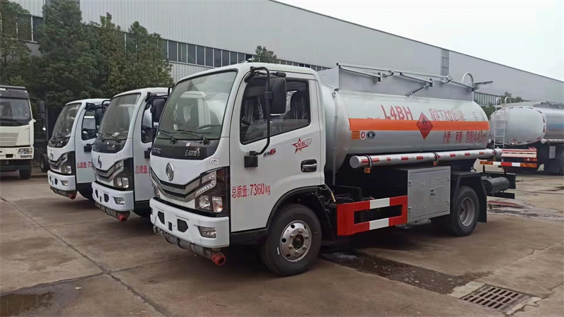 東風5噸甲醇運輸車